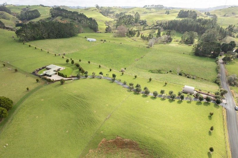 41 Downs Road, Papakura - Carousel 40