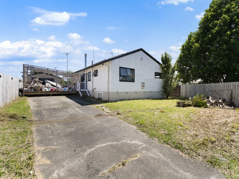 20 Anglers Way, Wattle Downs, Auckland - Carousel 1