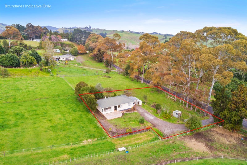 21 Shady Lane, Welcome Bay, Tauranga - Carousel 1