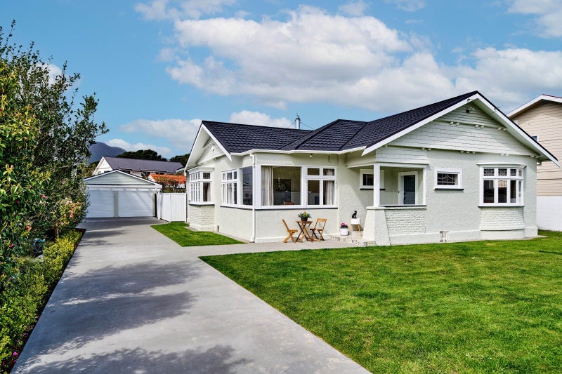 6 Penrose Street, Woburn, Lower Hutt - Carousel 1