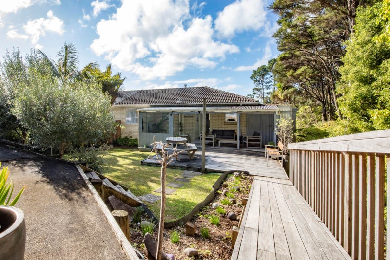 2/52 Staincross Street, Green Bay, Auckland - Carousel 2