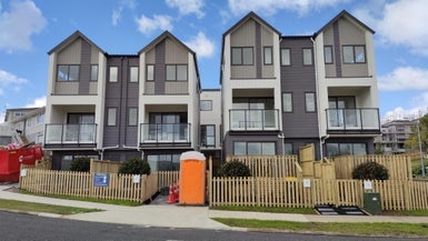 30 Carole Crescent, Pakuranga, Auckland - Carousel 1