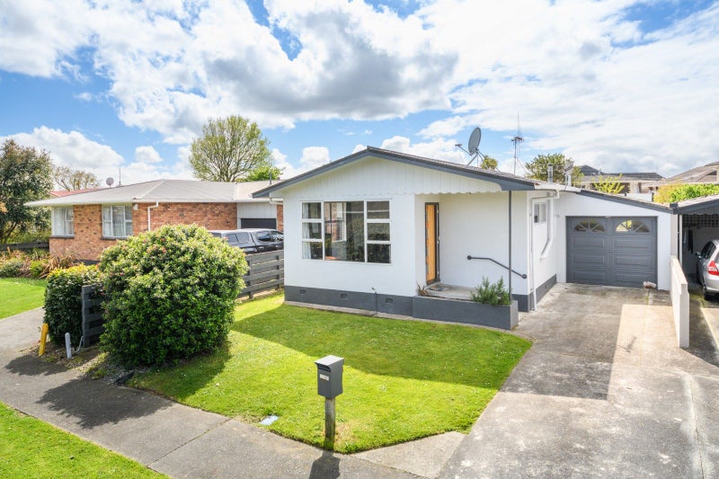 89 Wikiriwhi Crescent, Awapuni, Palmerston North - Carousel 1