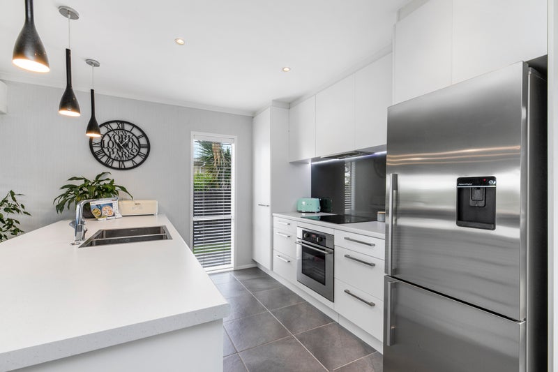 22 Challen Close, Conifer Grove, Takanini - Carousel 2