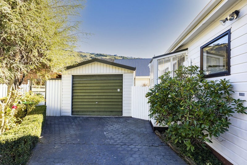 2/11 Duncan Street, Sumner, Christchurch - Carousel 17