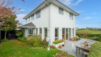 7 Somerville Crescent, Aidanfield, Christchurch - Carousel 1