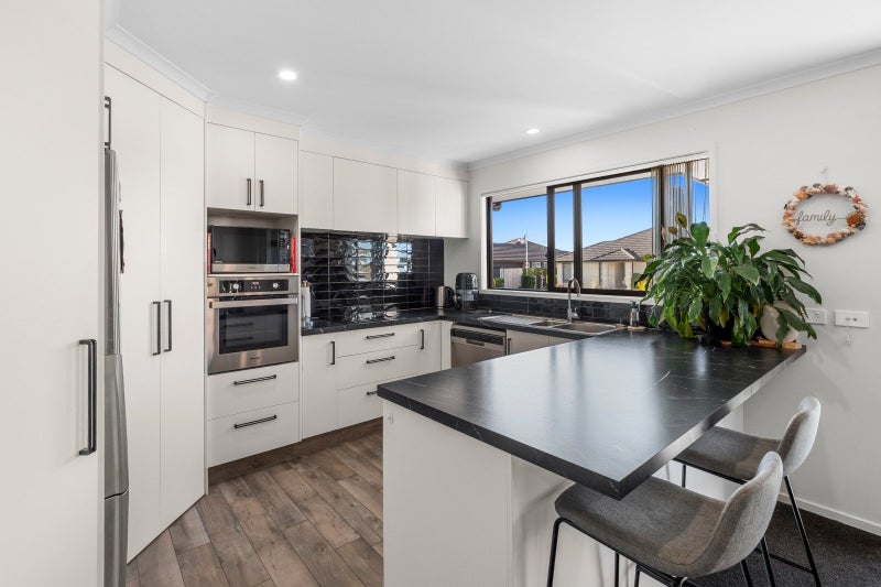 1 Fearnley Grove, Pyes Pa, Tauranga - Carousel 2