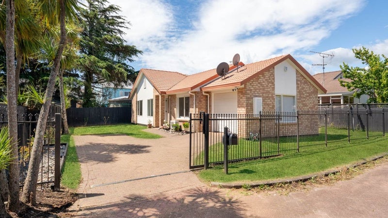 75 Sheriff Place, Randwick Park, Auckland - Carousel 1