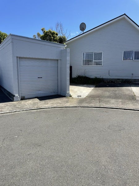 18B Chetwode Grove, Newlands, Wellington - Carousel 1