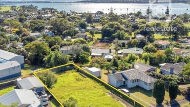 14 Taratoa Street, Point England, Auckland - Carousel 1