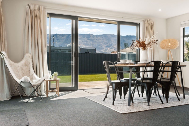 30 Ethereal Crescent, Mount Pisa - Carousel 2