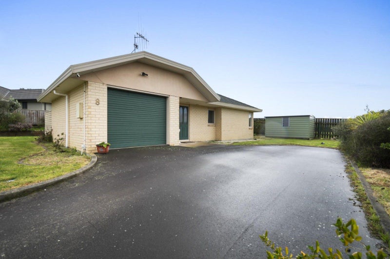 8 Shakespeare Way, Kelvin Grove, Palmerston North - Carousel 1