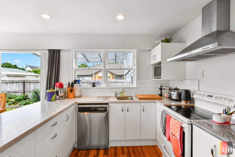 16 Graham Road, Conifer Grove, Takanini - Carousel 2