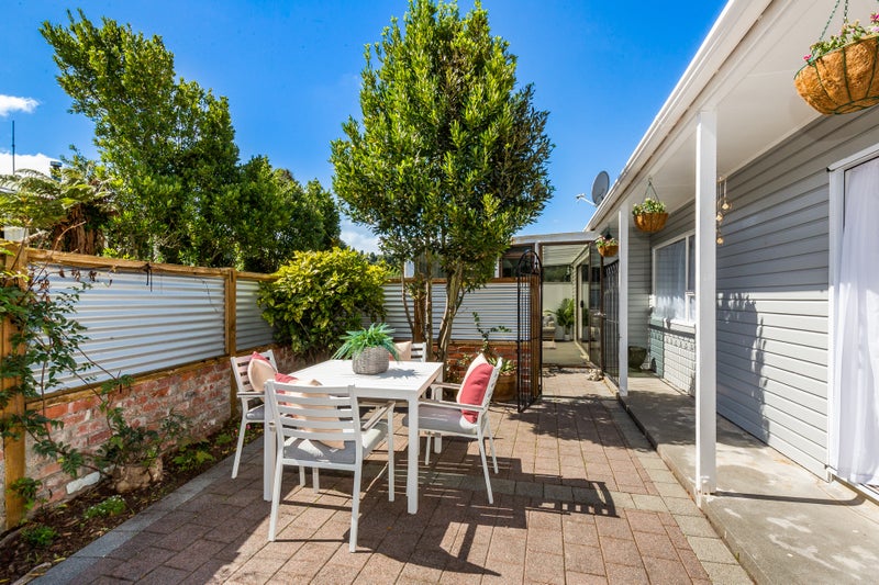 20 Gemstone Drive, Birchville, Upper Hutt - Carousel 2