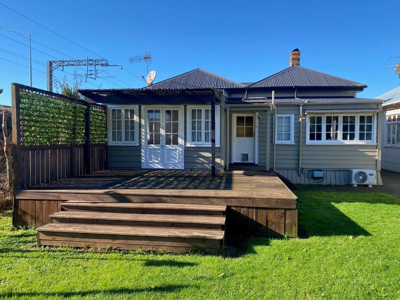 20 Sunnyvale Road, Greenlane, Auckland - Carousel 2
