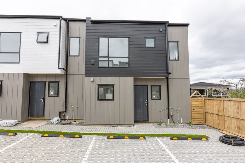 7/77 Glenmore Road, Sunnyhills, Auckland - Carousel 1