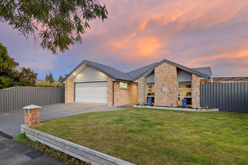 18 Forest Drive, Parklands, Christchurch - Carousel 1