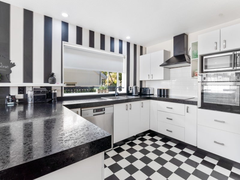 2/6 Pentonville Close, Westmorland, Christchurch - Carousel 2