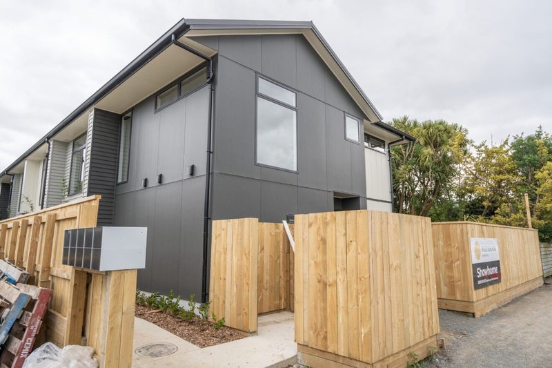 1/207 Oxford Terrace, Avalon, Lower Hutt - Carousel 1
