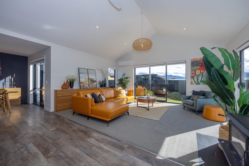 29 Little Alpha Loop, Wānaka - Carousel 1