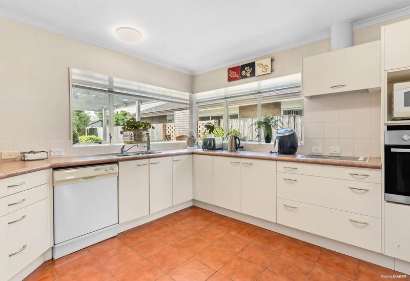 75 Tington Avenue, Wattle Downs, Auckland - Carousel 2