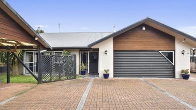 61 Carnoustie Drive, Wattle Downs, Auckland - Carousel 1
