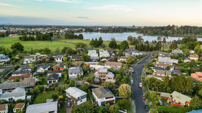 22 Gilbass Avenue, Hamilton Lake, Hamilton - Carousel 31