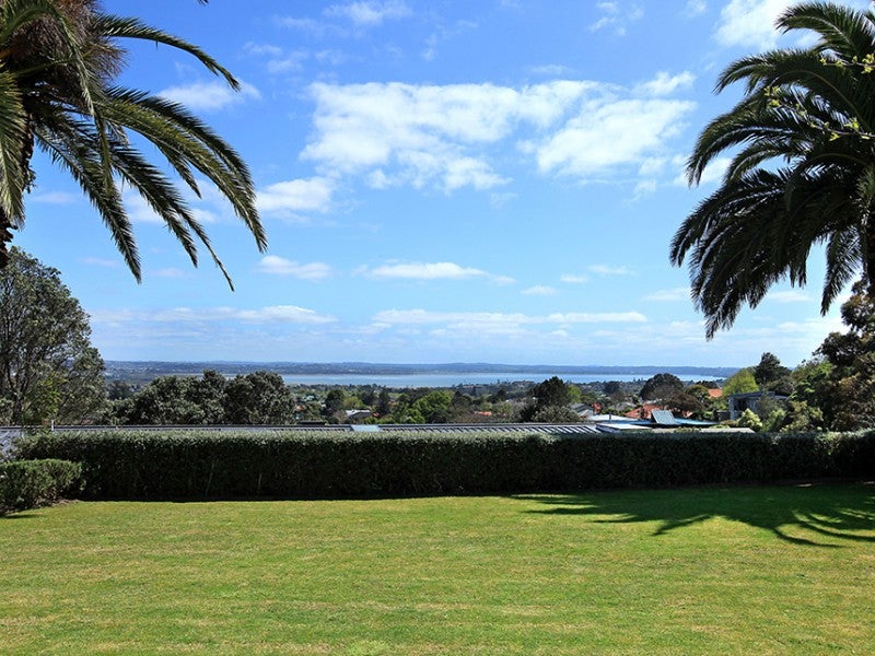 14 Pickens Crescent, Mount Albert, Auckland - Carousel 2