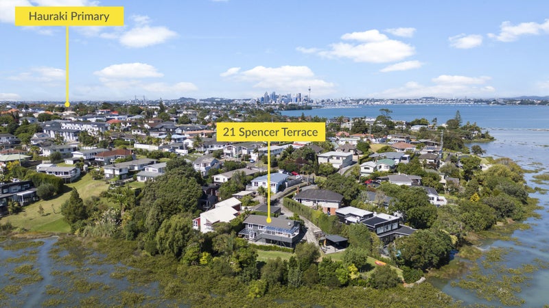 21 Spencer Terrace, Hauraki, Auckland - Carousel 1