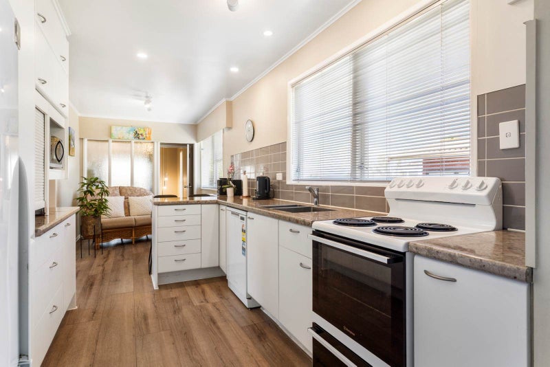 21 Hatherlow Street, Glenfield, Auckland - Carousel 32