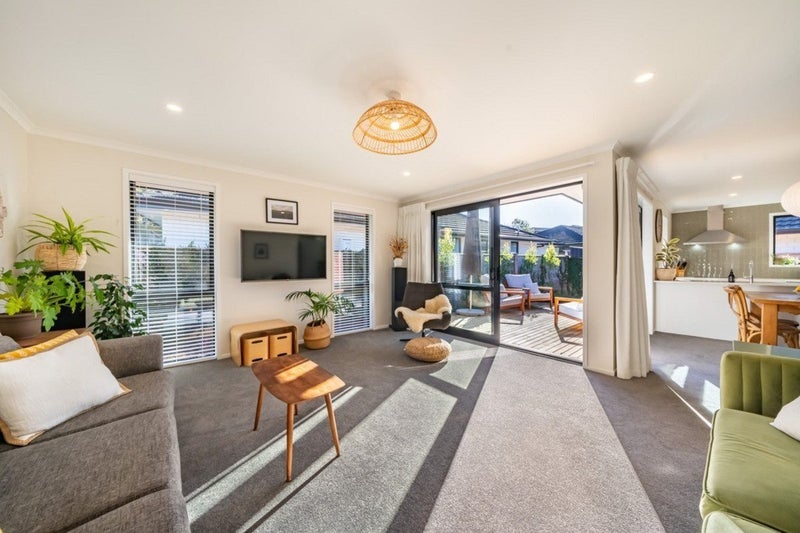 30 Martingale Drive, Whitby, Porirua - Carousel 2