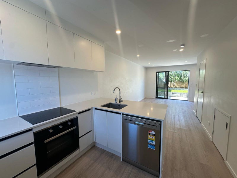 8 Timata Lane, Favona, Auckland - Carousel 2