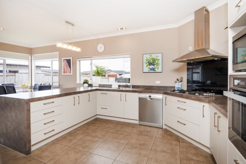5 Manhattan Court, Kelvin Grove, Palmerston North - Carousel 2