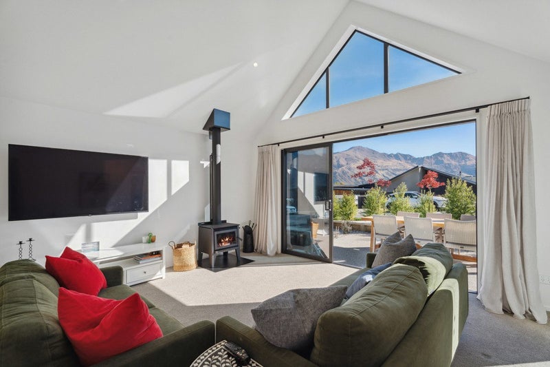 29 Clearview Street, Wanaka - Carousel 2