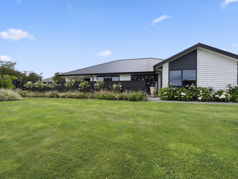 8 Cooke Farm Grove, Waiwhakaiho, New Plymouth - Carousel 25
