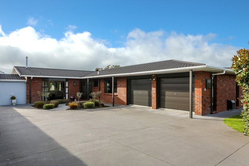 8 Tamati Place, Merrilands, New Plymouth - Carousel 1