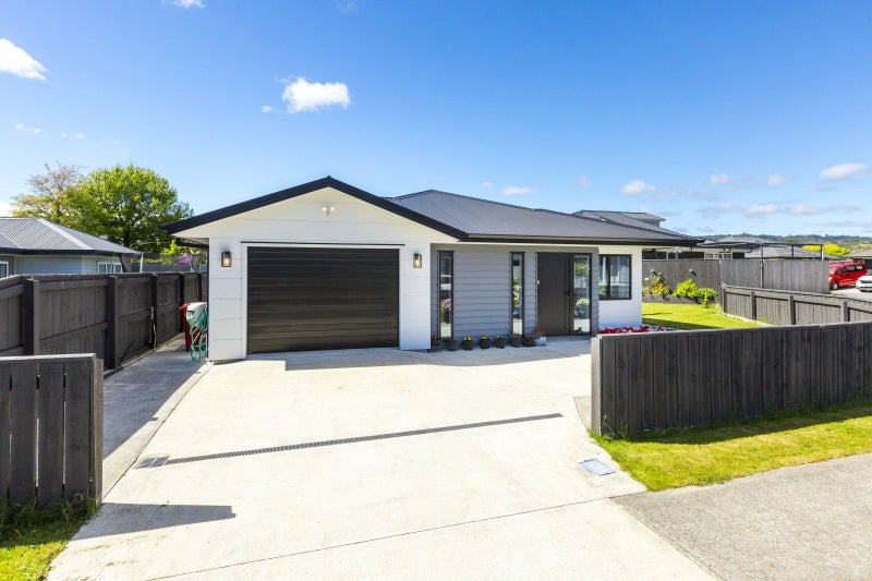 5 Poulson Grove, Trentham, Upper Hutt - Carousel 1