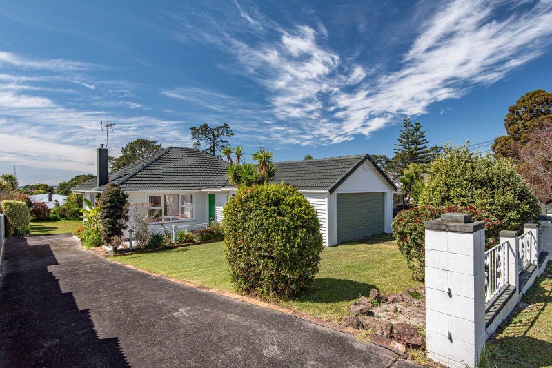 12 Ayrton Street, Te Atatu South, Auckland - Carousel 2