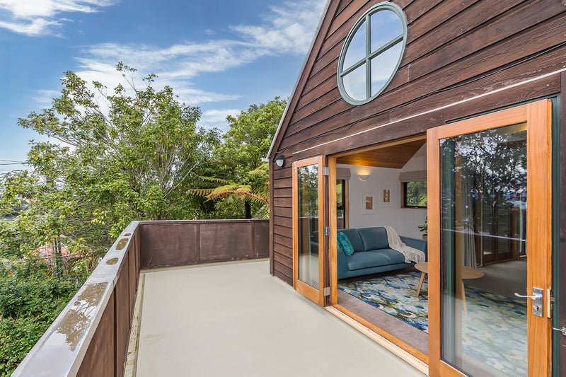 31C Patanga Crescent, Thorndon, Wellington - Carousel 1