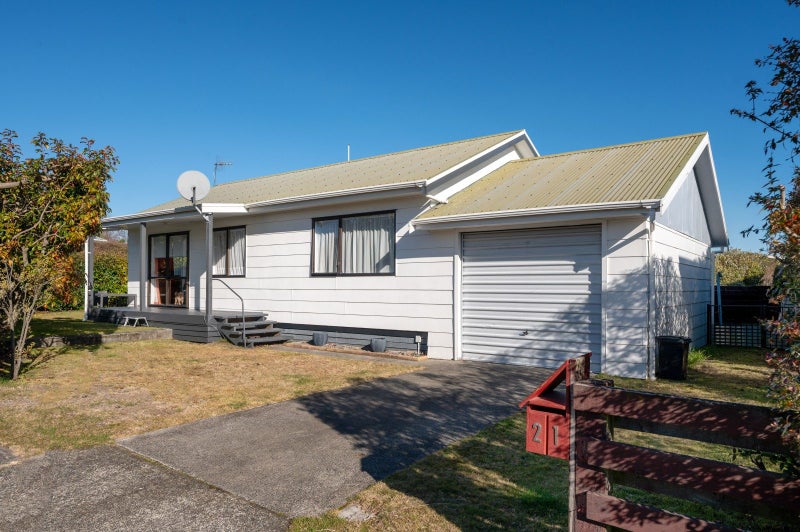 21 Ingle Avenue, Waipahihi, Taupo - Carousel 1