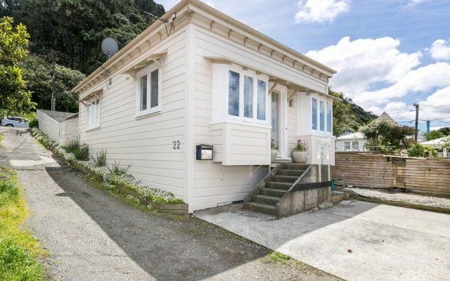 22 Poplar Grove, Thorndon, Wellington - Carousel 2