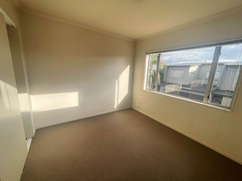 53 Mandival Avenue, Flat Bush, Auckland - Carousel 7