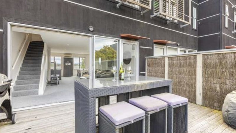 3/9 Humber Street, Pandora, Napier - Carousel 1