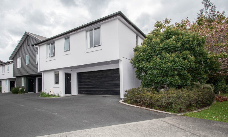 1/6 Page Place, Hamilton East, Hamilton - Carousel 1