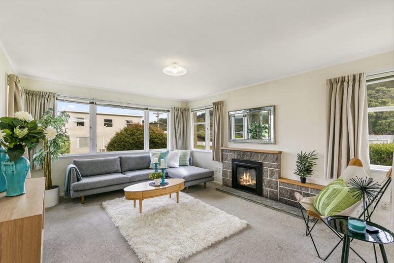 20 Franklyn Road, Tawa, Wellington - Carousel 1