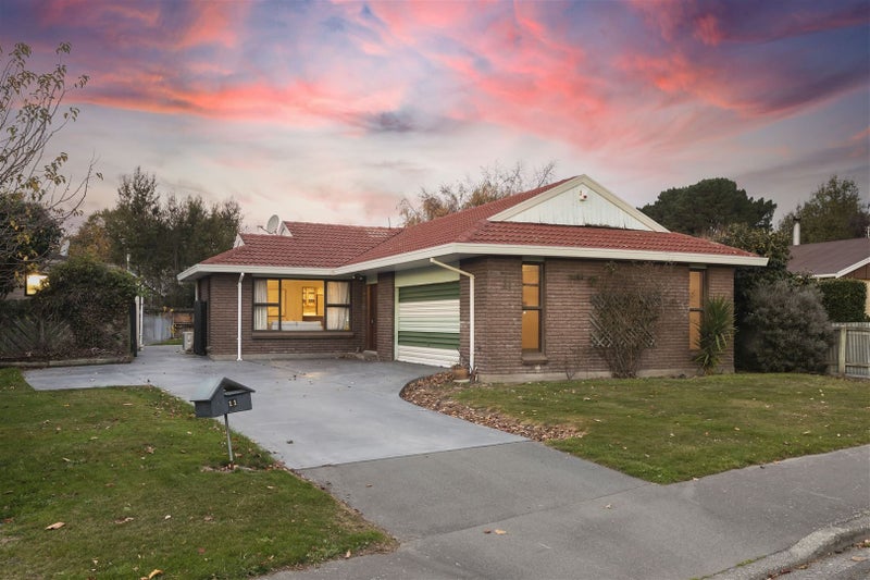 11 Oakley Crescent, Hornby, Christchurch - Carousel 1