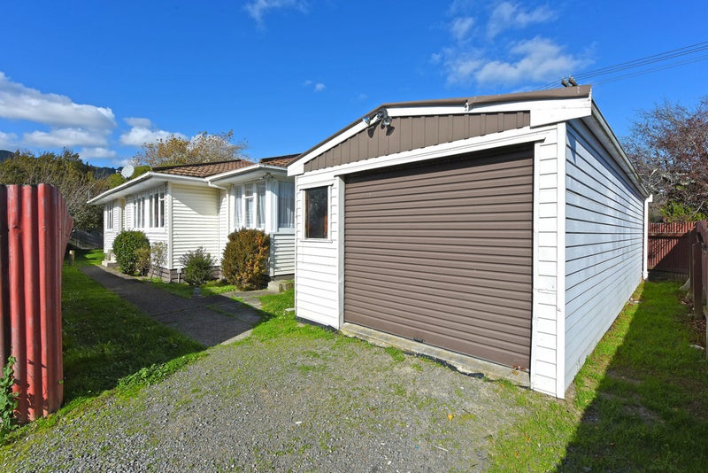 4 Harris Street, Naenae, Lower Hutt - Carousel 2