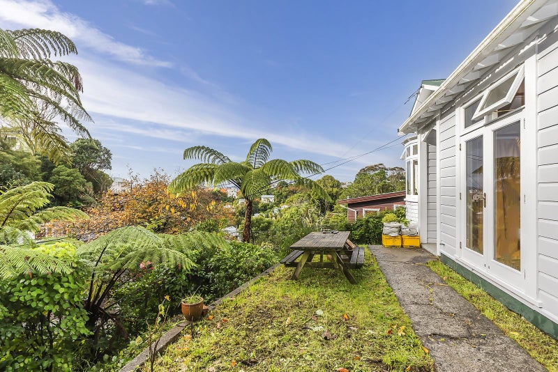 23 Crieff Street, Northland, Wellington - Carousel 1