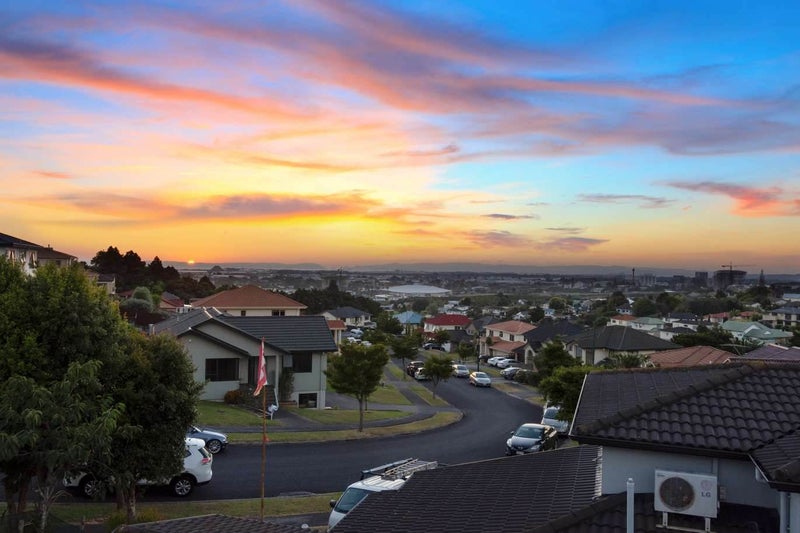 2 Alcove Place, Totara Heights, Auckland - Carousel 2