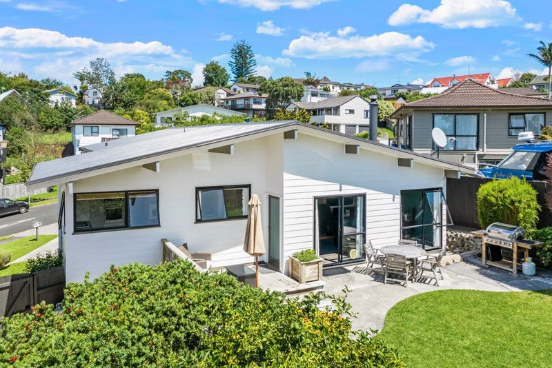 11 Clearview Heights, Ranui, Auckland - Carousel 1